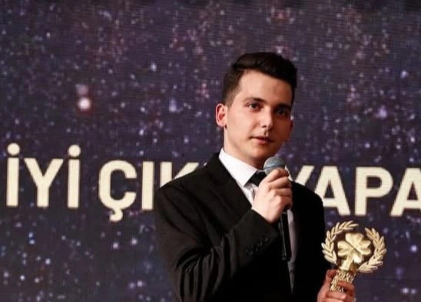 Genç Yazar Umut Karaman, Edebiyat ve Sosyal Sorumluluk Çalışmalarıyla Dikkat Çekiyor