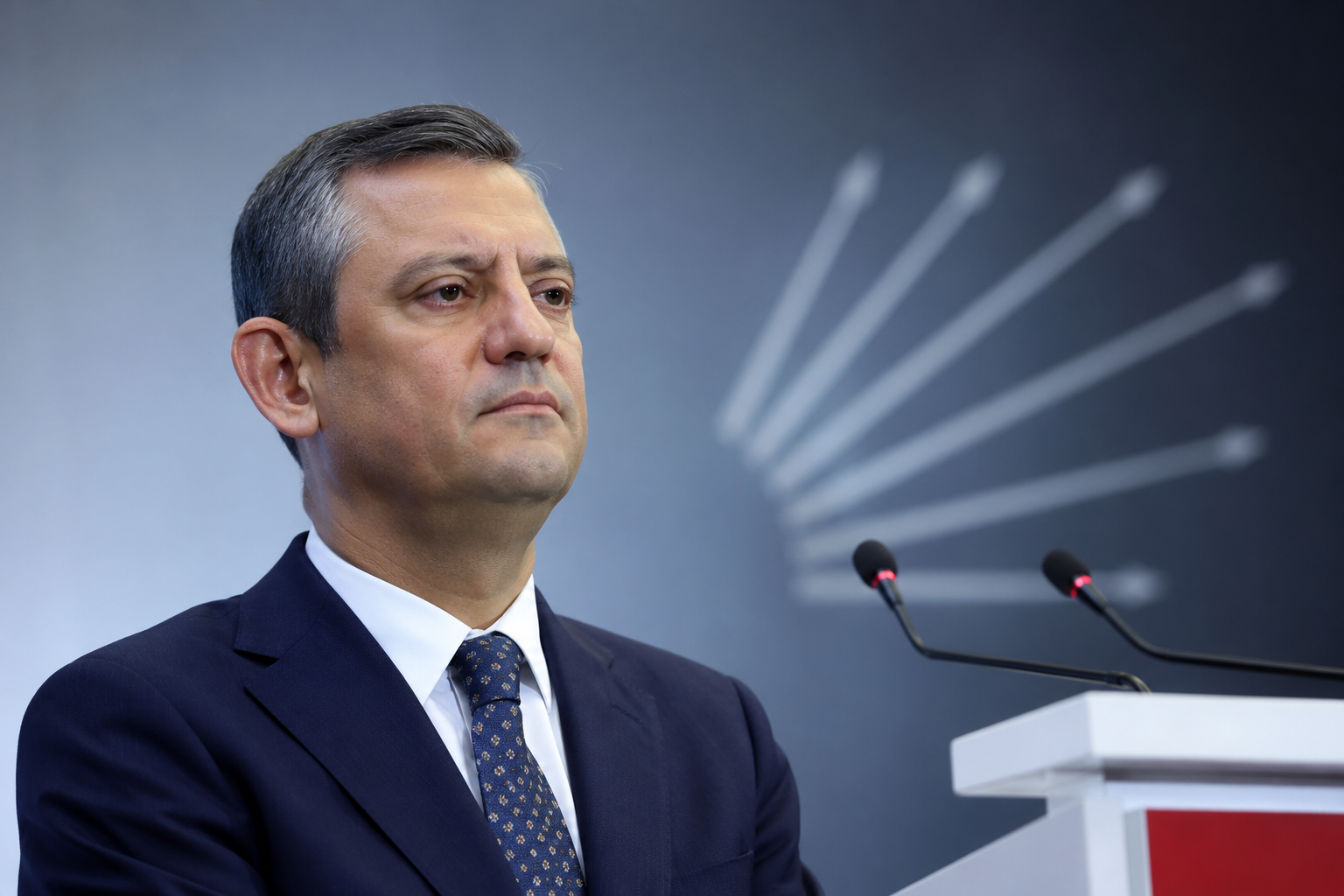 ÖZGÜR ÖZEL’DEN YENİ PARTİ HAMLESİ: MUHALEFETTE TAŞLAR YERİNDEN Mİ OYNAYACAK?